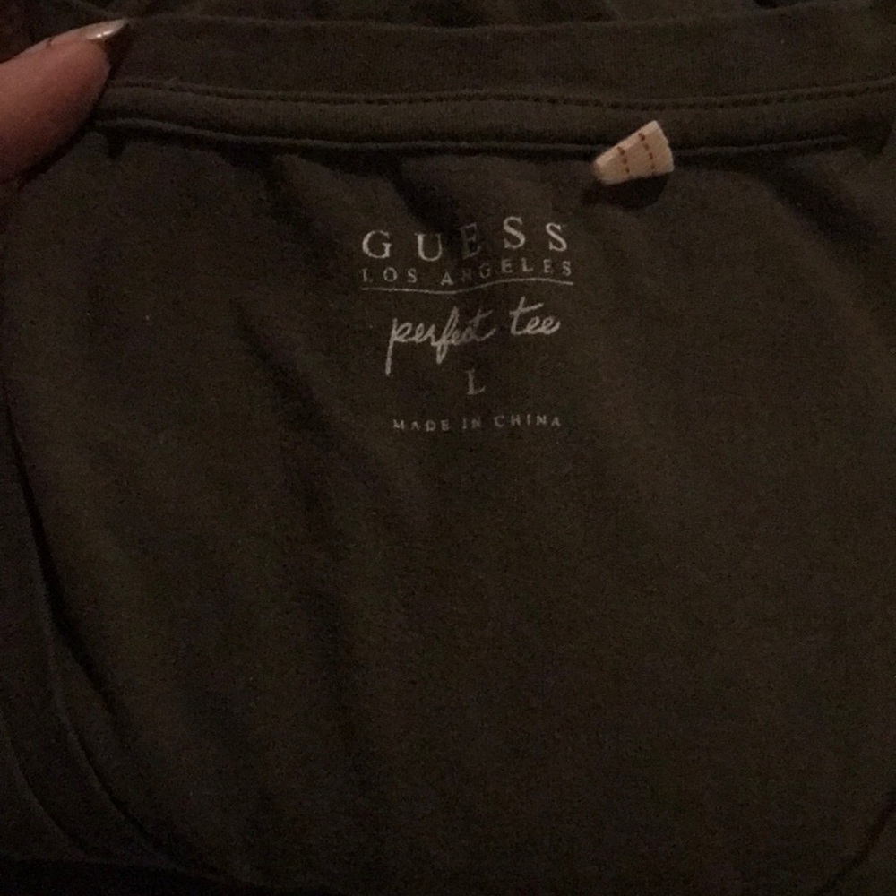Guess Perfect Tee - Picture 2 of 5